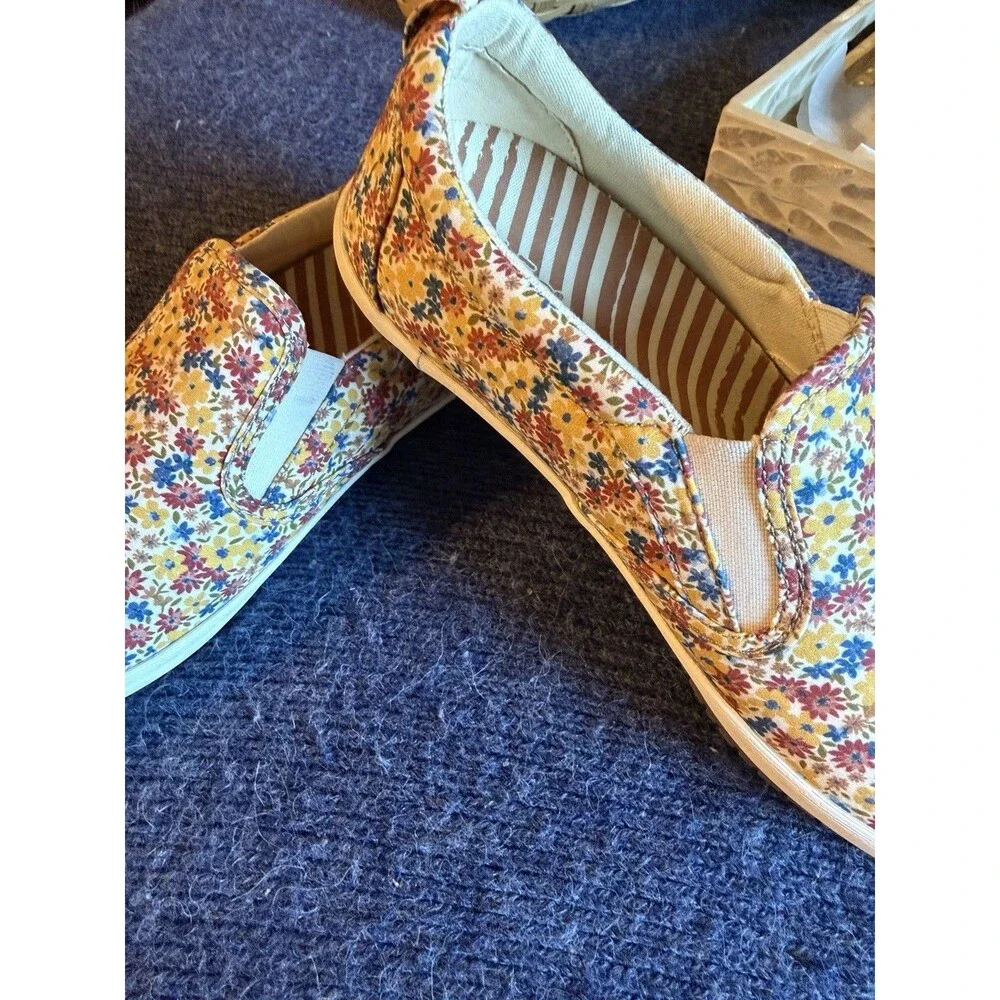 Taos Floral Slip On Shoes Size 7.5 Bright Cute Flowers Non Slip